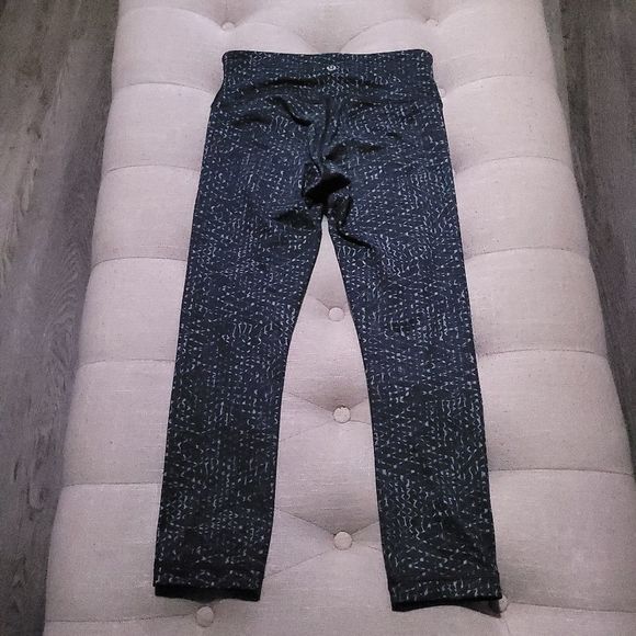 Lululemon Wunder Under Crop III Samba Snake Battleship Black Womens 4 - Picture 3 of 9